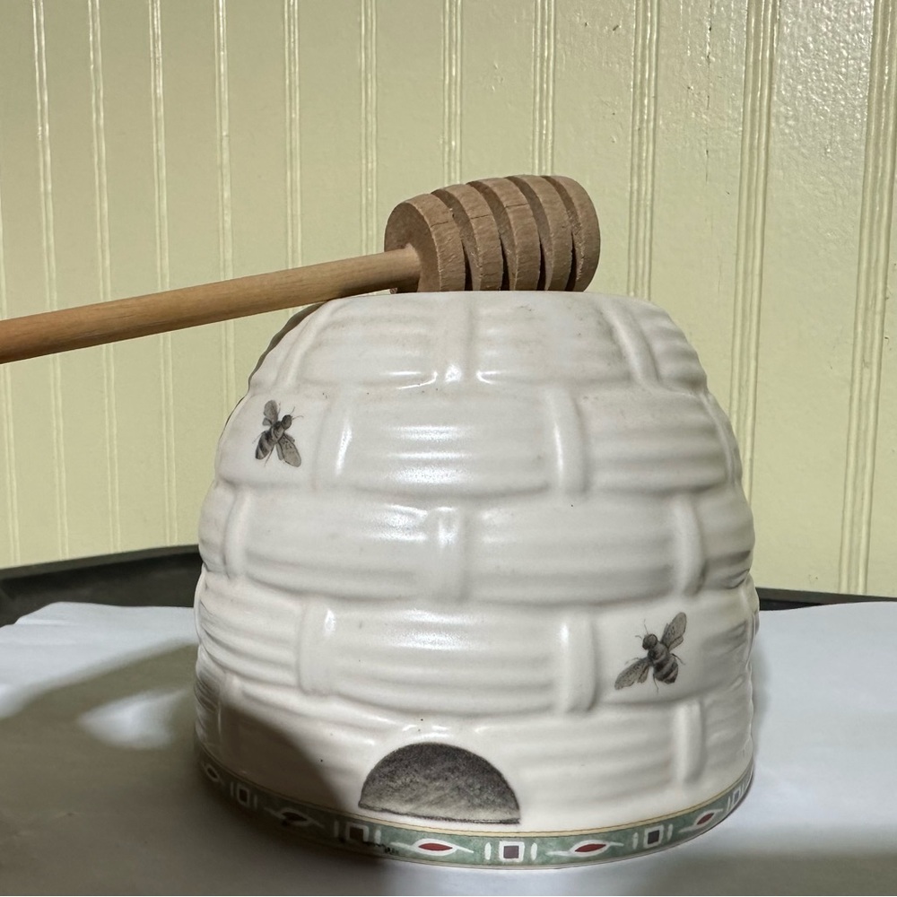 Pfaltzgraff Naturewood Beehive Honey Jar with Dipper no lid